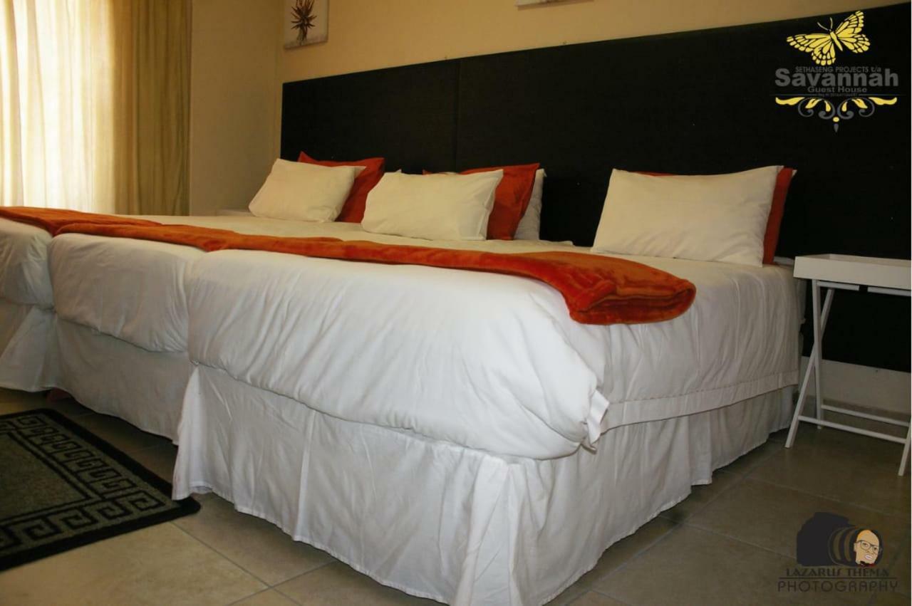 Savannah Guest House โพเลอกวาเน ภายนอก รูปภาพ