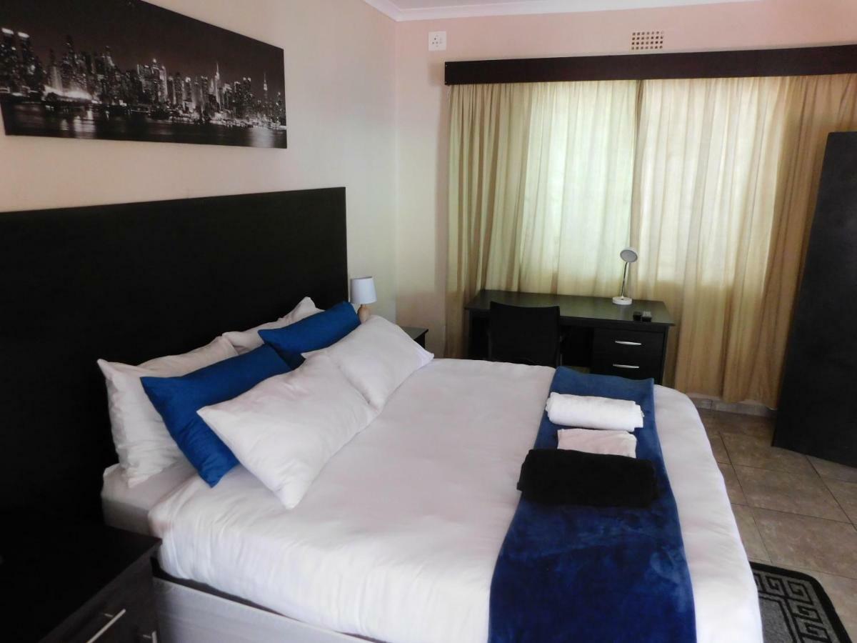 Savannah Guest House โพเลอกวาเน ภายนอก รูปภาพ