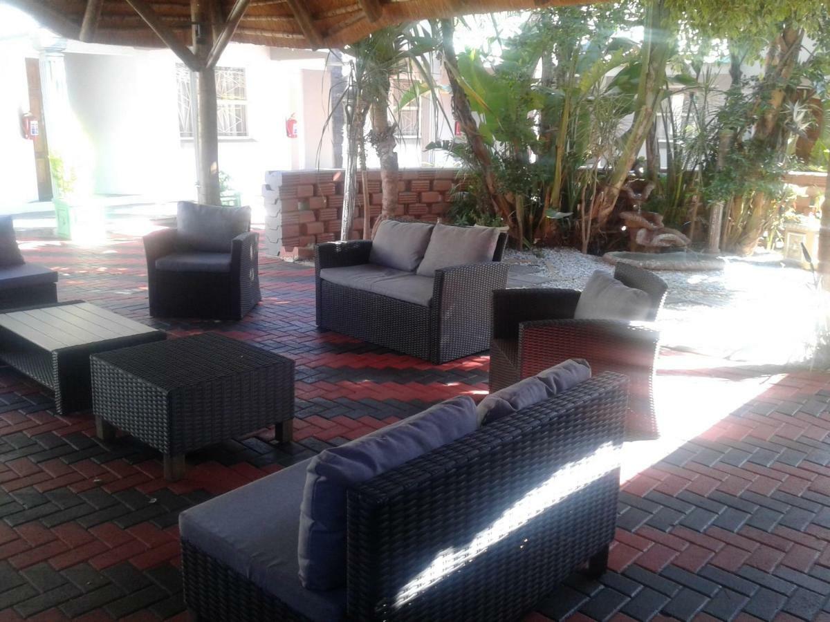 Savannah Guest House โพเลอกวาเน ภายนอก รูปภาพ